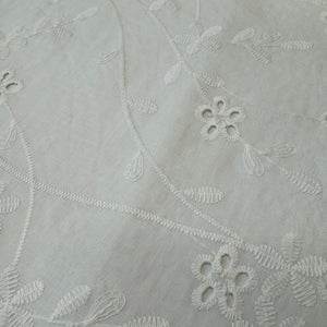 DESIGNER DEADSTOCK - BRODERIE ANGLAISE - 100% COTTON