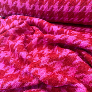 DOGS HOUNDS TOOTH COATING 
FABRIC GODMOTHER 
THE DRESSMAKER FABRICS 
PINK RED 
DRESSMAKING WINTER AUTUMN 