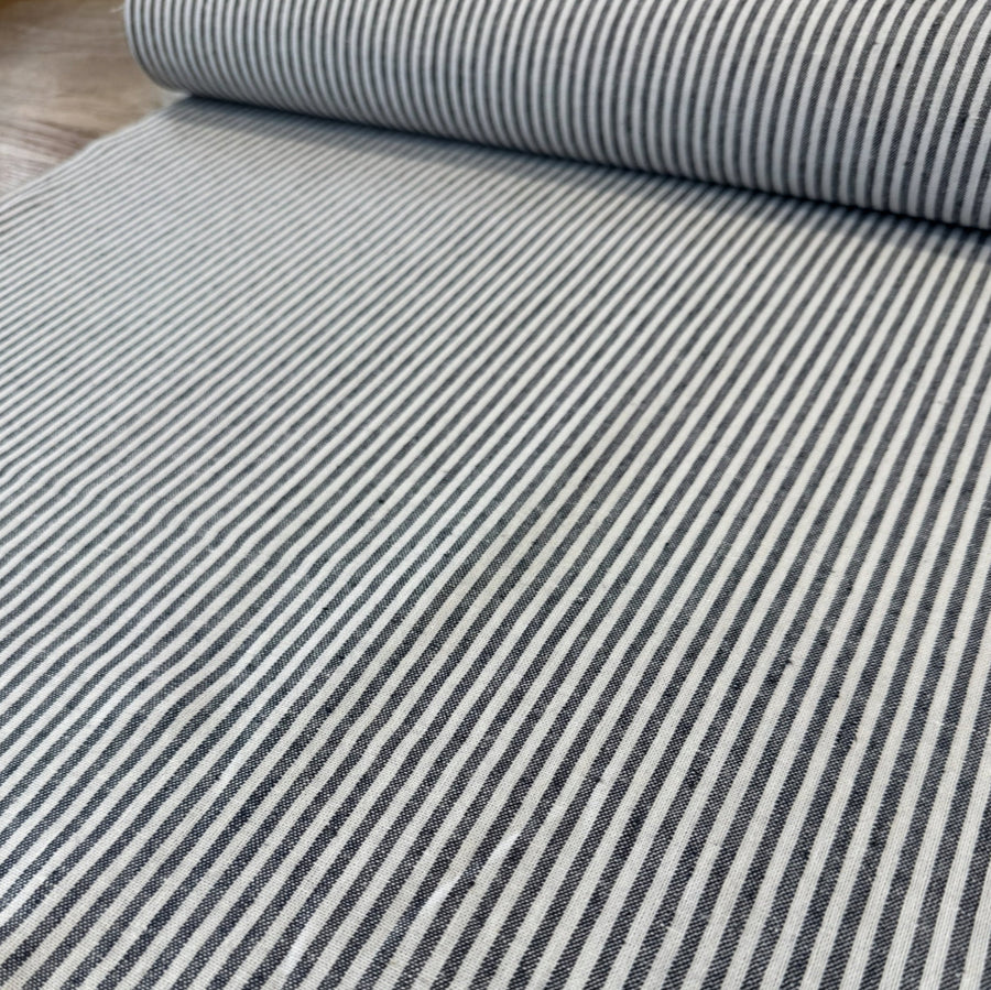 ROBERT KAUFMANN
ESSEX YARN DYED WOVENS 
THE DRESSMAKER FABRICS 
COTTON LINEN MIX BLEND 
GINGHAM CHECK STRIPE 
DRESSMAKING 