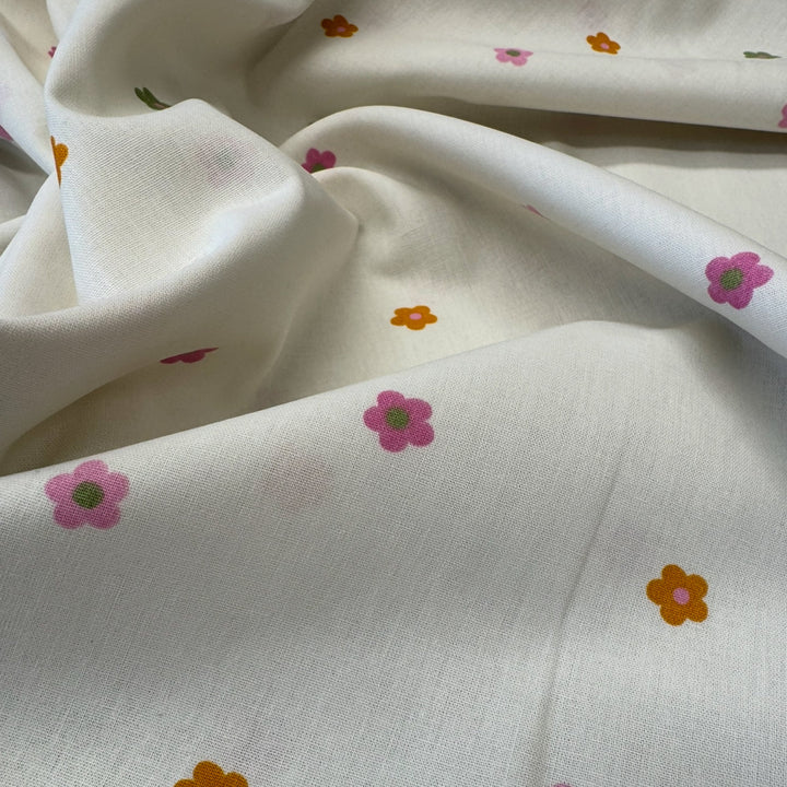 DAISY FLORAL DITSY FLOWER 
100% FINE COTTON POPLIN  
THE DRESSMAKER FABRICS 
SEWING BEE 