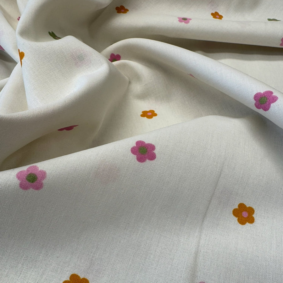 DAISY FLORAL DITSY FLOWER 
100% FINE COTTON POPLIN  
THE DRESSMAKER FABRICS 
SEWING BEE 