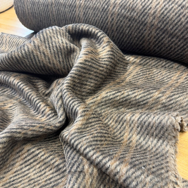HERRINGBONE WINDOW PAIN CHECK 
WORSTED WOOL - ABRAHAM MOON 
100% WOOL 
THE DRESSMAKER FABRICS 
DESIGNER DEADSTOCK
MOHAIR