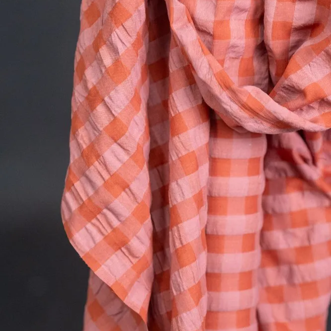 MERCHANT AND MILLS 
INDIAN COTTON
ORGANIC COTTON SEERSUCKER 
THE DRESSMAKER FABRICS 
DRESSMAKING 
ECO FABRIC 