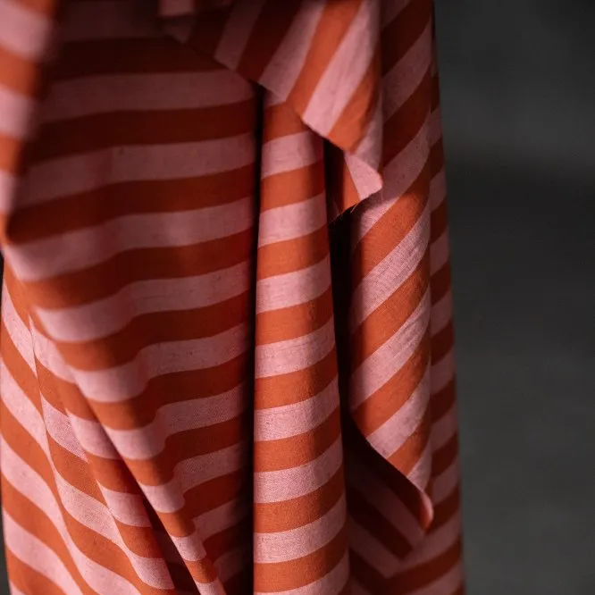 THE DRESSMAKER FABRICS 
MERCHANT & MILLS
PINK BLUSH GINGHAM STRIPE CHECK 
COTTON LINEN 