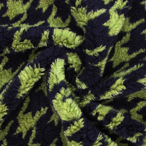 THE DRESSMAKER FABRICS 
MERCHANT & MILLS
HOUNDSTOOTH DOGTOOTH KHAKI GREEN SHERPA FUR 
WINTER FABRIC JACKET 