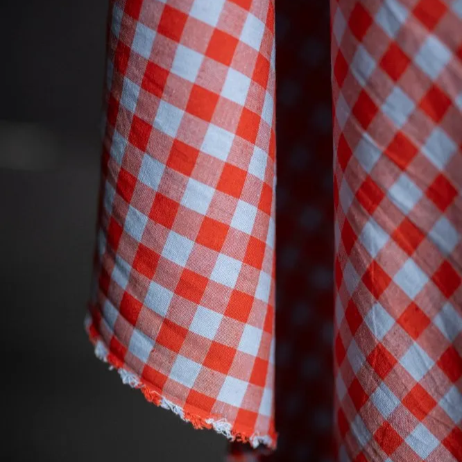THE DRESSMAKER FABRICS 
MERCHANT & MILLS
HOT CANDY GINGHAM CHECK 
COTTON LINEN 